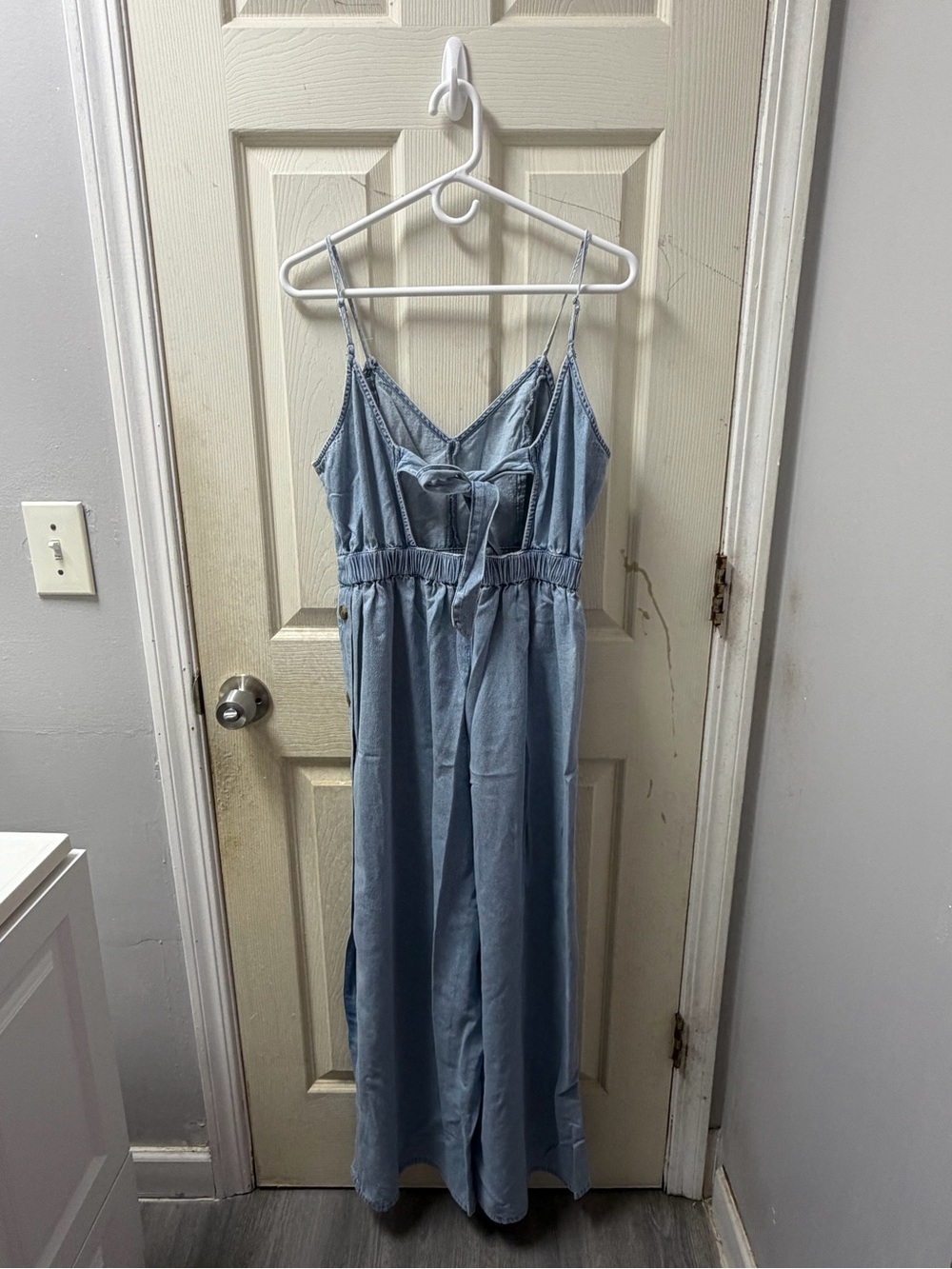 ๐ AE Jumpsuit - Picture 2 of 3